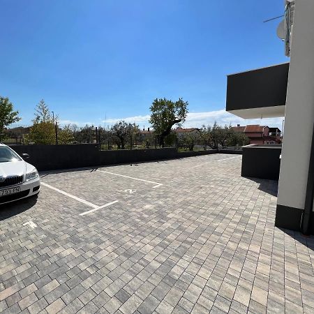 Apartment Sunrise With Private Parking Пула Екстериор снимка