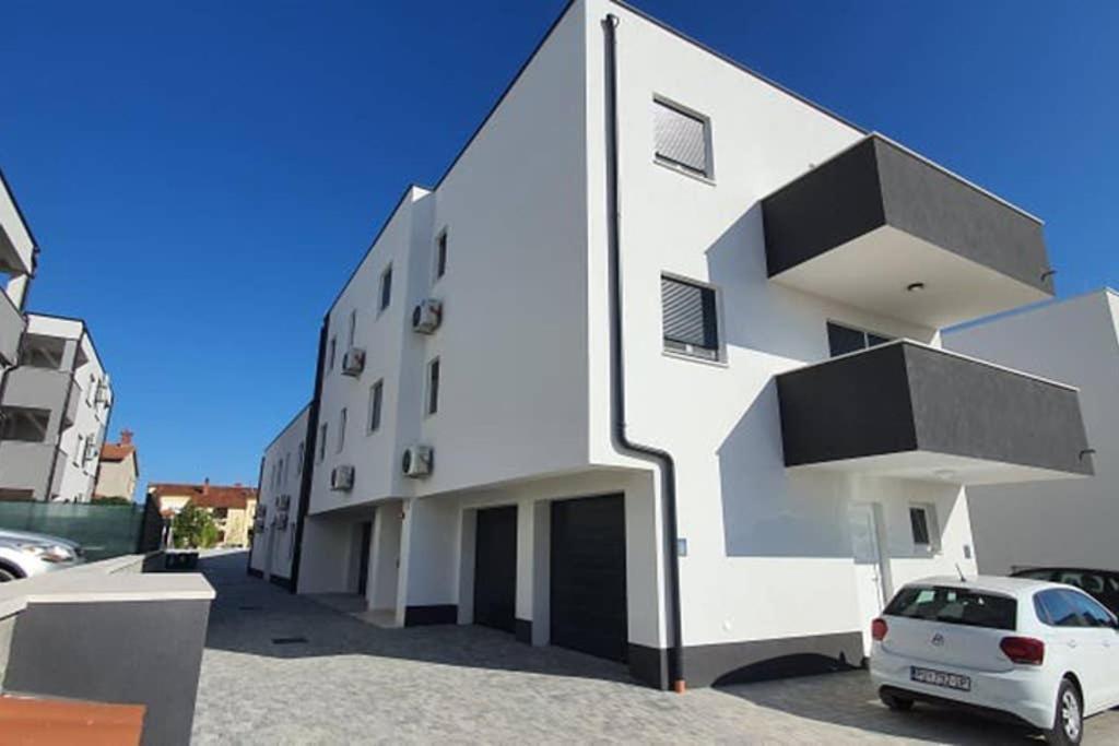 Apartment Sunrise With Private Parking Пула Екстериор снимка