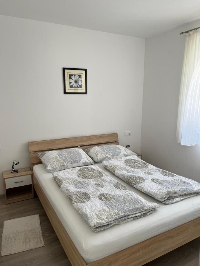 Apartment Sunrise With Private Parking Пула Екстериор снимка