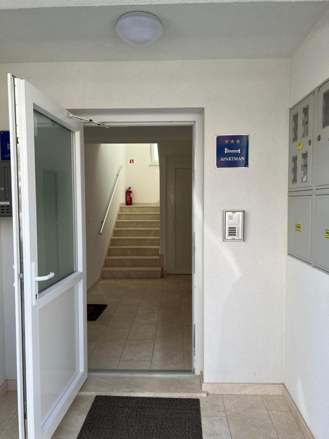 Apartment Sunrise With Private Parking Пула Екстериор снимка