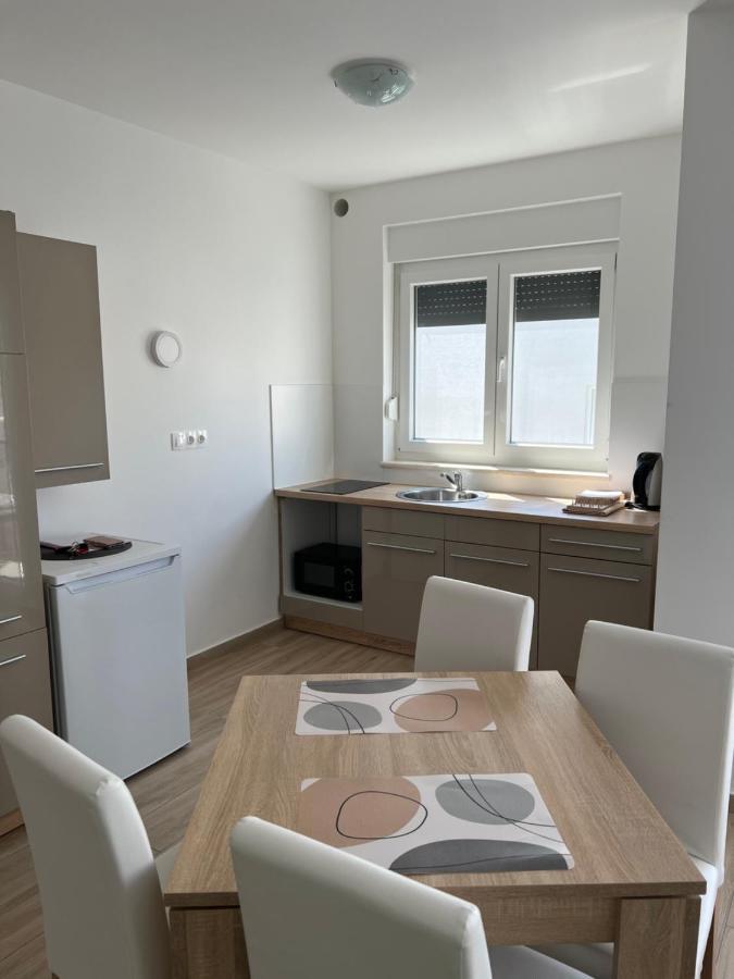 Apartment Sunrise With Private Parking Пула Екстериор снимка