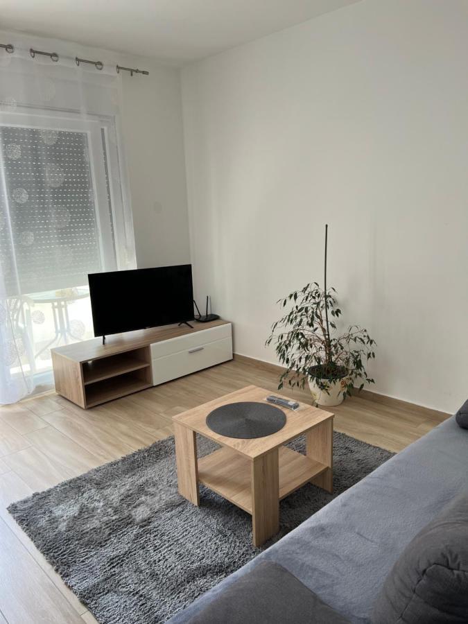 Apartment Sunrise With Private Parking Пула Екстериор снимка